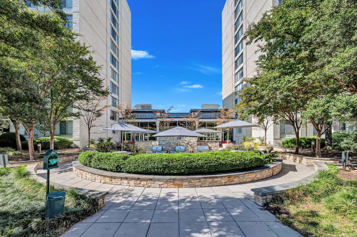 Style & Comfort From Luxurious Condo At Crystal City Arlington Exterior foto