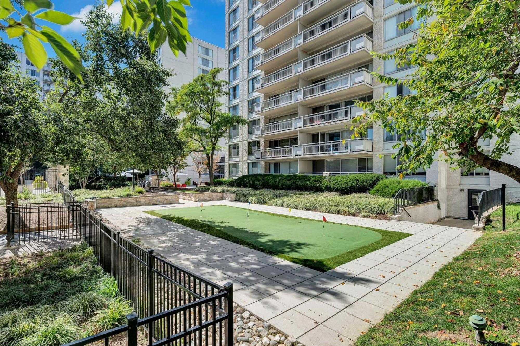 Style & Comfort From Luxurious Condo At Crystal City Arlington Exterior foto